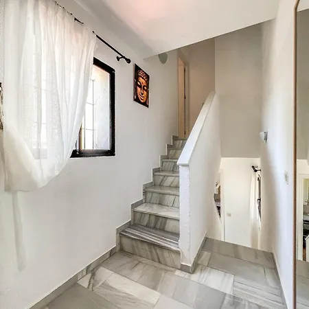 Hanami Casa Saradan * 에스테포나