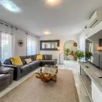 Hanami Casa Saradan * Estepona