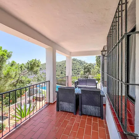 Hanami Casa Saradan בית נופש *