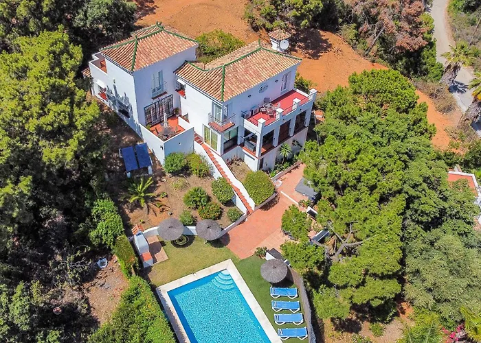 Semesterbostad Hanami Casa Saradan