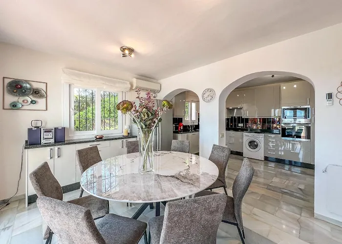 Semesterbostad Hanami Casa Saradan *